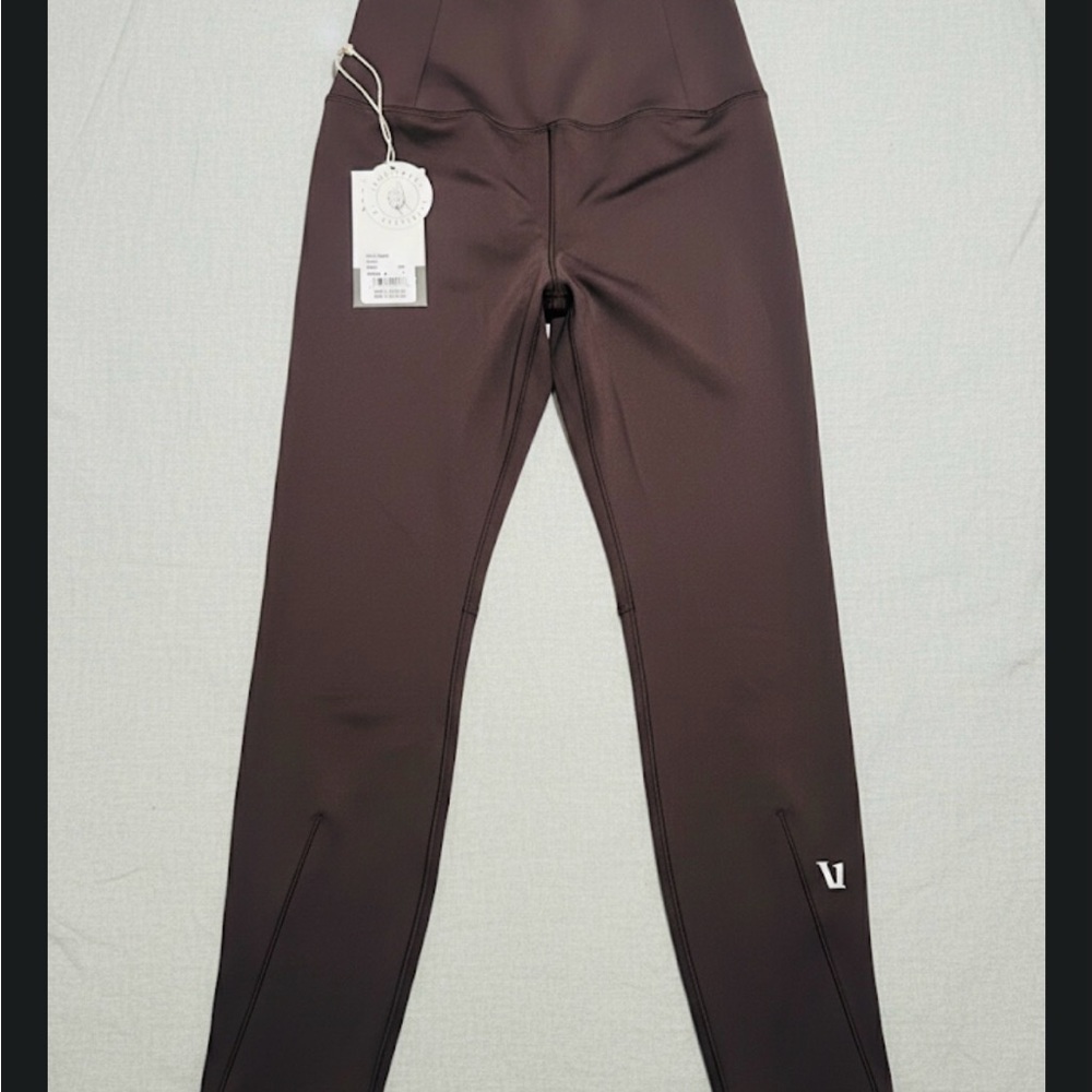 Vuori Women's evolve Leggings in Dark Brown
